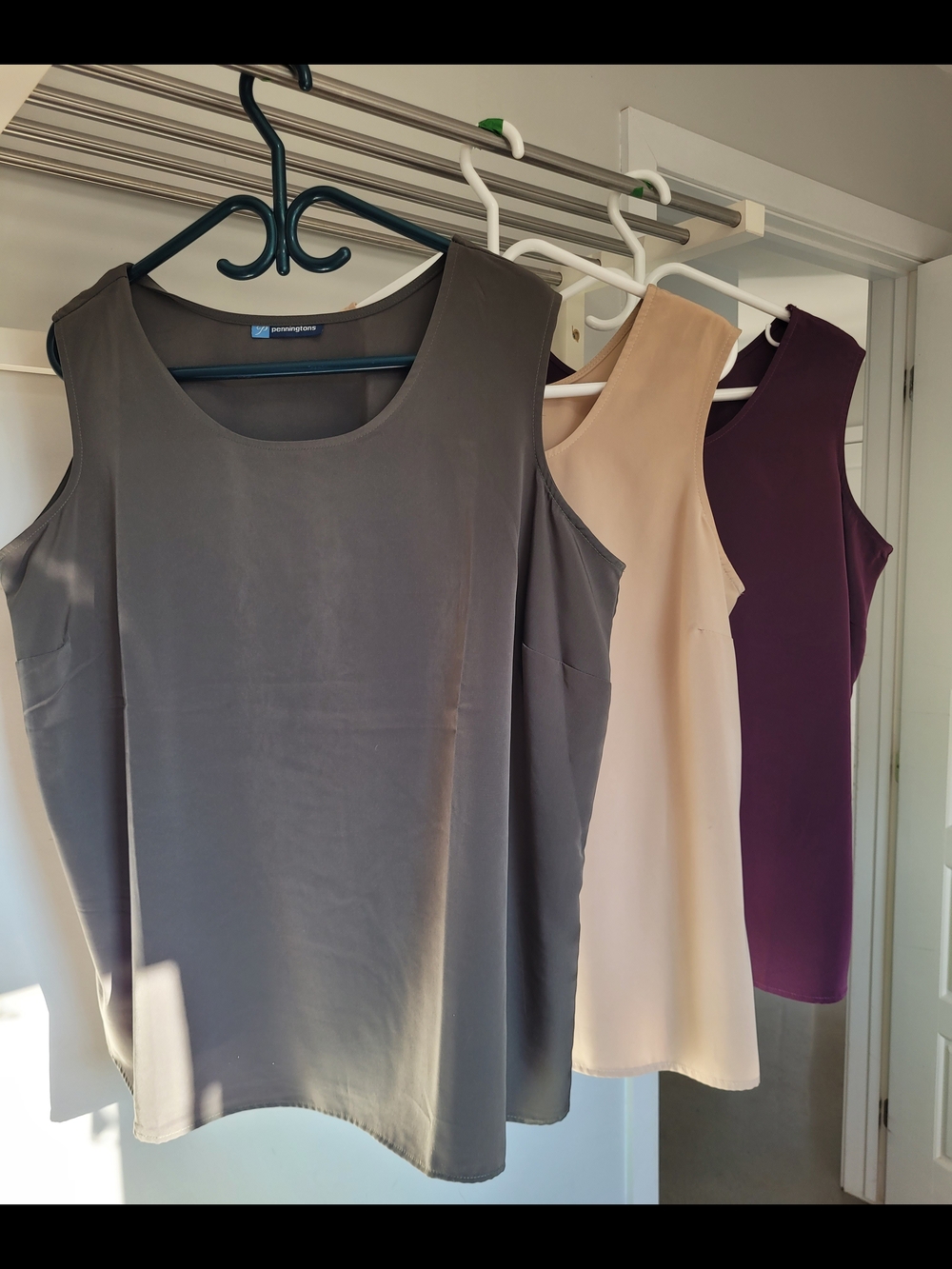 Bundle of 3 Penningtons Sleeveless Blouse Tank Tops, Beige, Plum, Olive, Size 22 - Picture 3 of 8